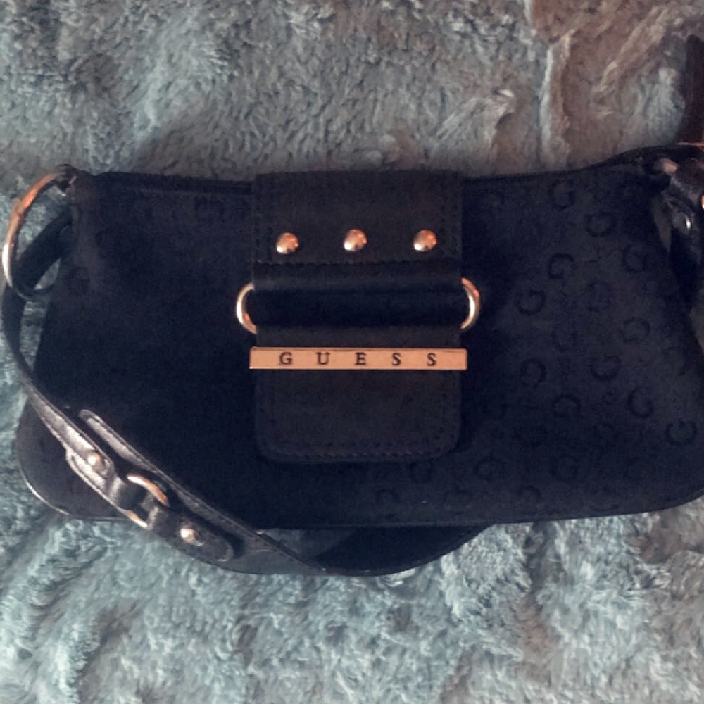 GUESS PURSE